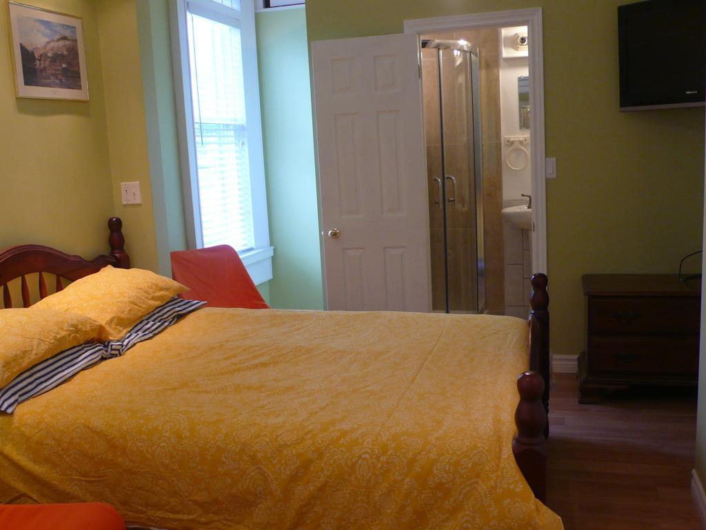 Bed & Breakfast Niagara's Emerald Falls Bed & Breakfast