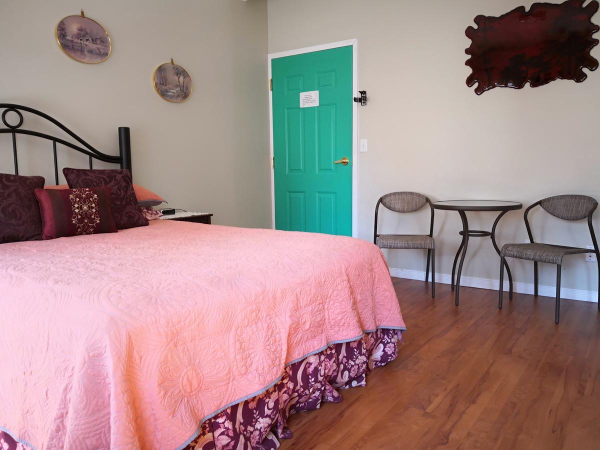 Niagara's Emerald Falls Bed & Breakfast Bed & Breakfast 3*