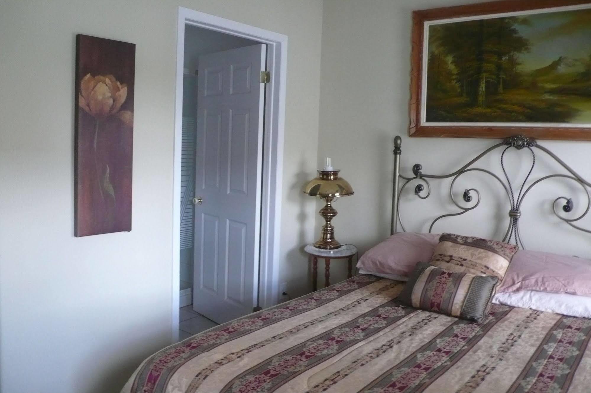 Niagara's Emerald Falls Bed & Breakfast