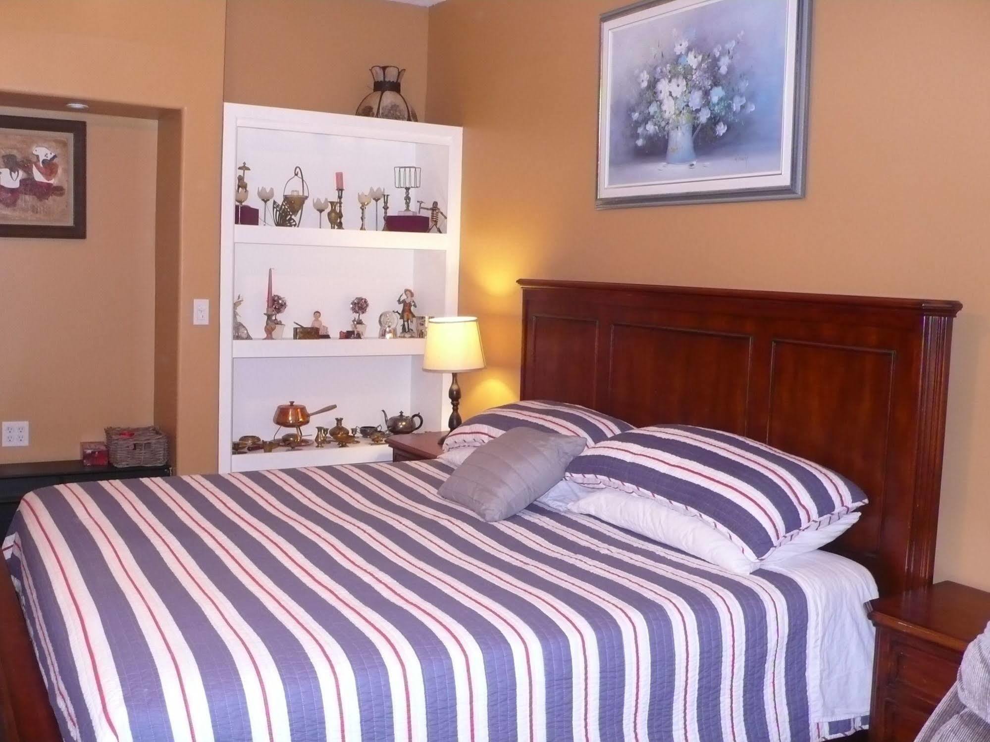Bed & Breakfast Niagara's Emerald Falls Bed & Breakfast