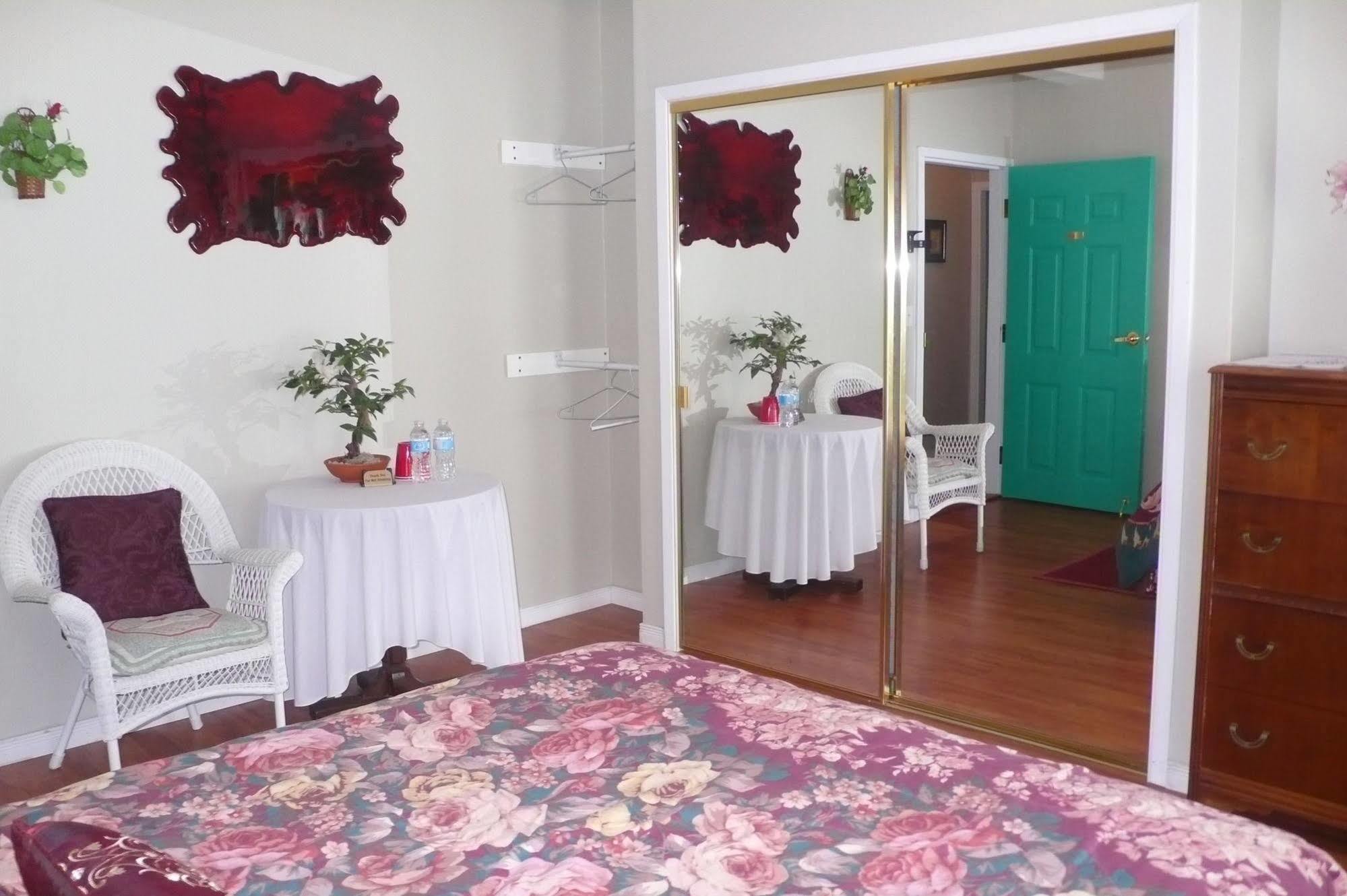 Niagara's Emerald Falls Bed & Breakfast 3*